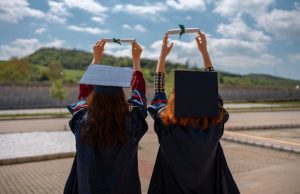 How to Throw an Unforgettable Graduation Party This June